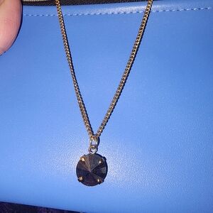 Elegant Gold Necklace with Pendant